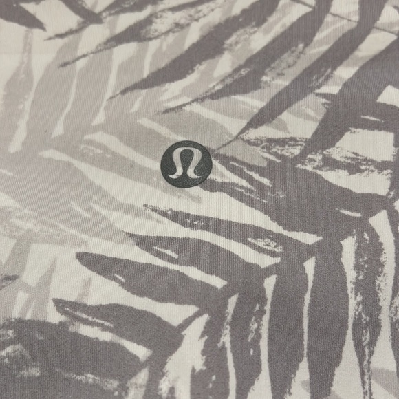 White and grey patterned lulu leggings - Picture 3 of 4